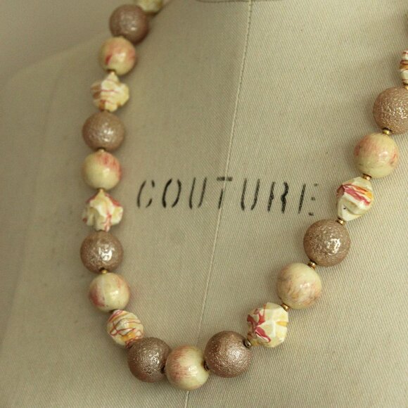 Vintage 1960s Necklace, Pink and White Large Beads with Gold Spacers Mod Jewelry - Picture 7 of 9